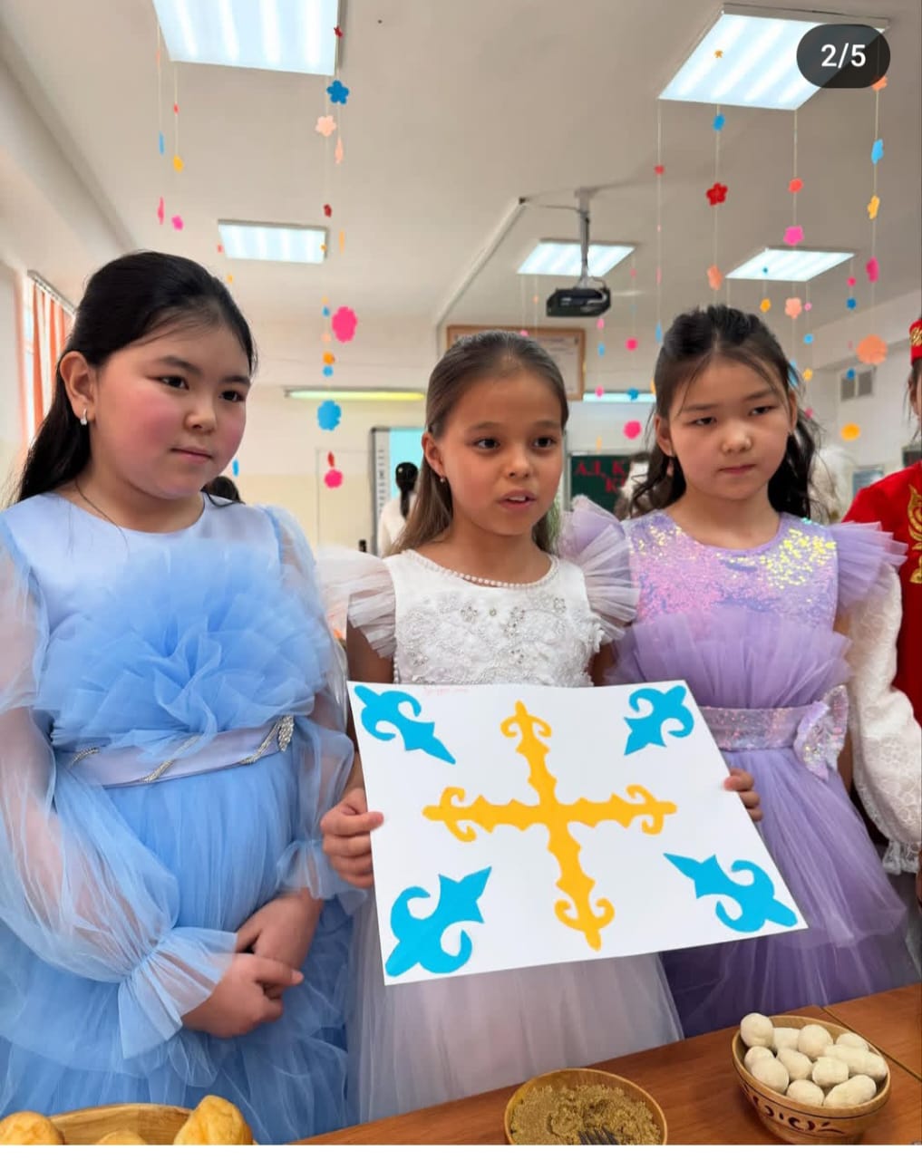 "Ал, қанекей қыздар-ай!"